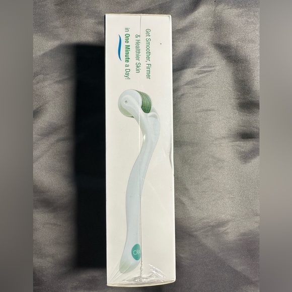 ORA Facial Microneedle Roller System Advanced Therapy - Picture 2 of 6